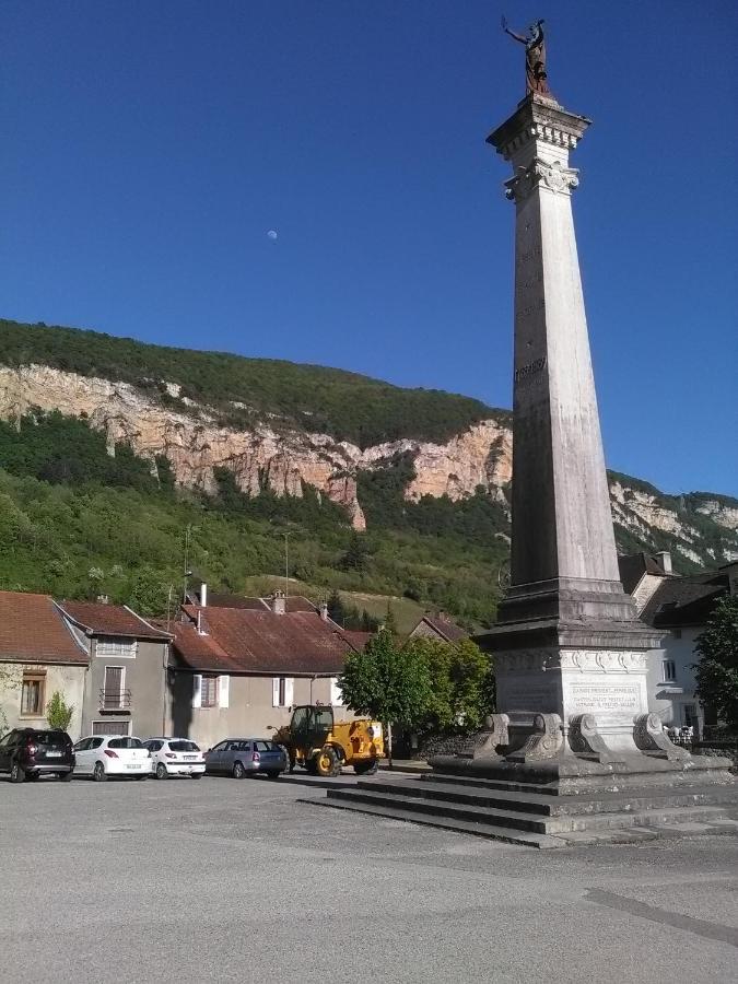 A Deux Pas Du Rheby Otel Villebois Dış mekan fotoğraf