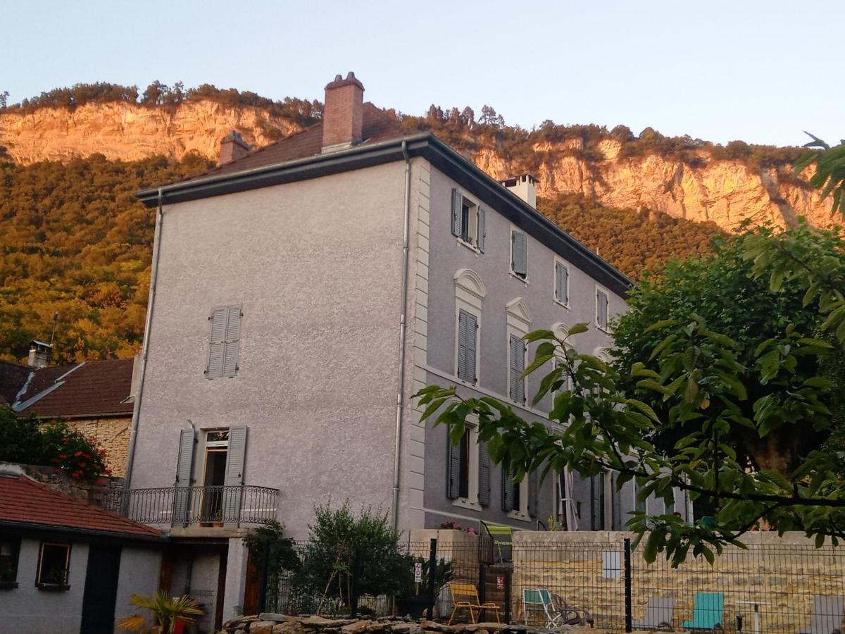A Deux Pas Du Rheby Otel Villebois Dış mekan fotoğraf